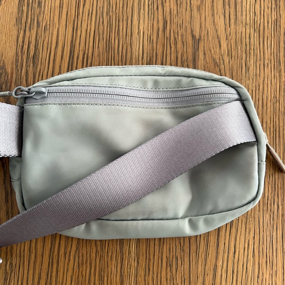 Lululemon everywhere belt bag 1L - Picture 5 of 7